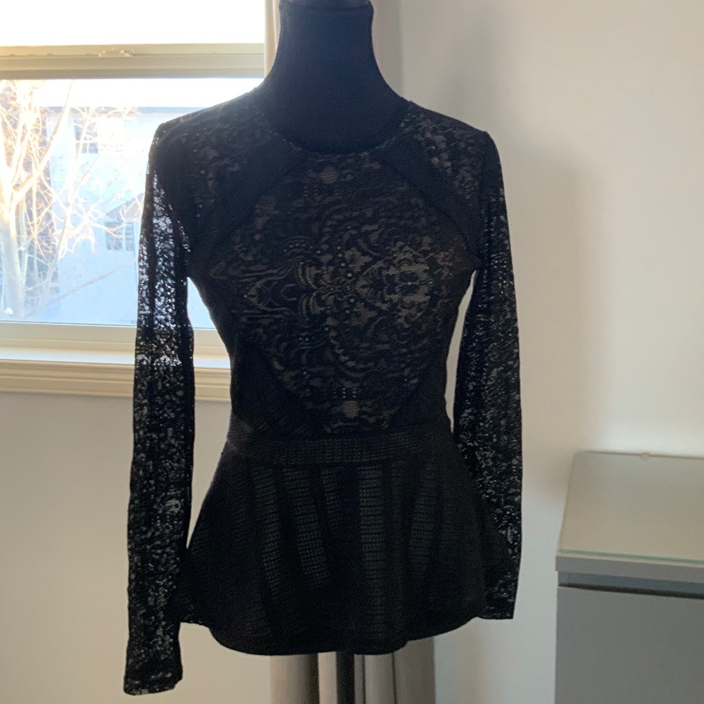 BCBG NWT. BLACK LACE PEPLUM SKIRTED TOP SIZE XS